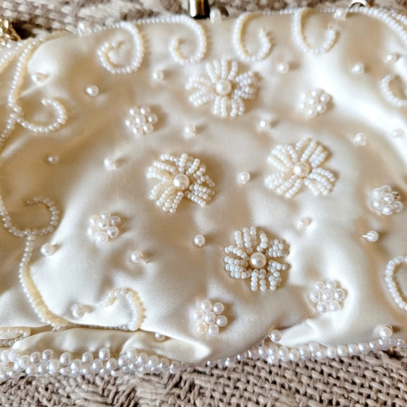 La Regale Clutch Evening Bag with Box Seed Pearl Beaded Floral Design Regency - Picture 12 of 16